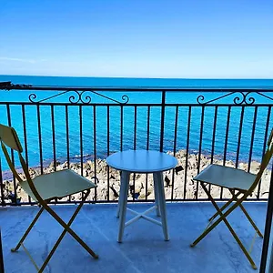  Apartamento Coastal Seaview & Balcony Street View